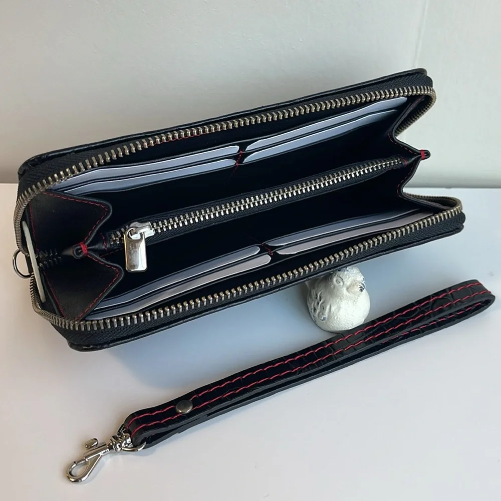 Roger Ximenez Mock Croc Black Women's Leather Clutch New Without Tag 🏷️